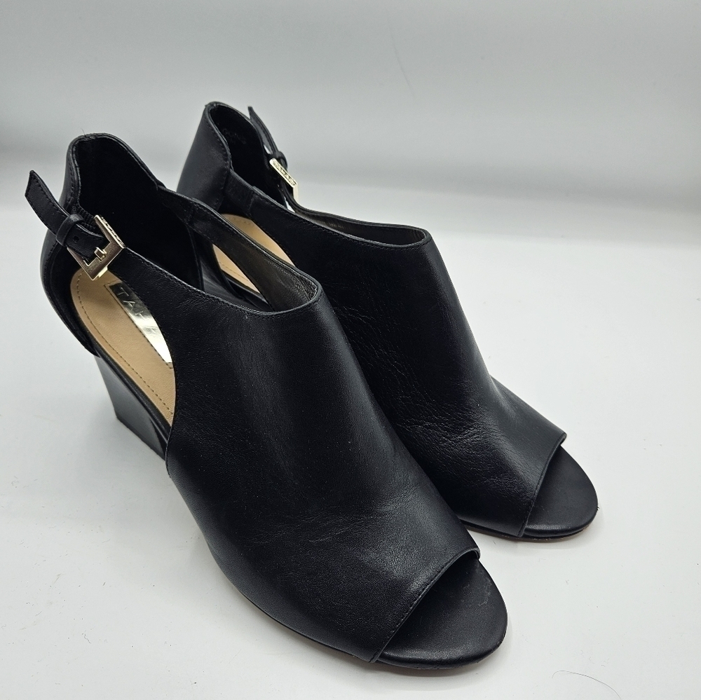 Tahari heeled sandals leather upper size 8.5